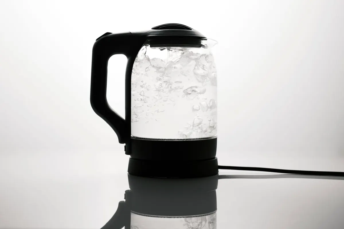 Best Electric Kettles for Small Apartments and Dorms